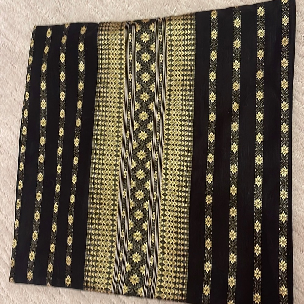 Accent pillowcases